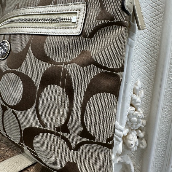 Coach Signature Crossbody Bag Khaki/Pink Lining - Picture 7 of 11